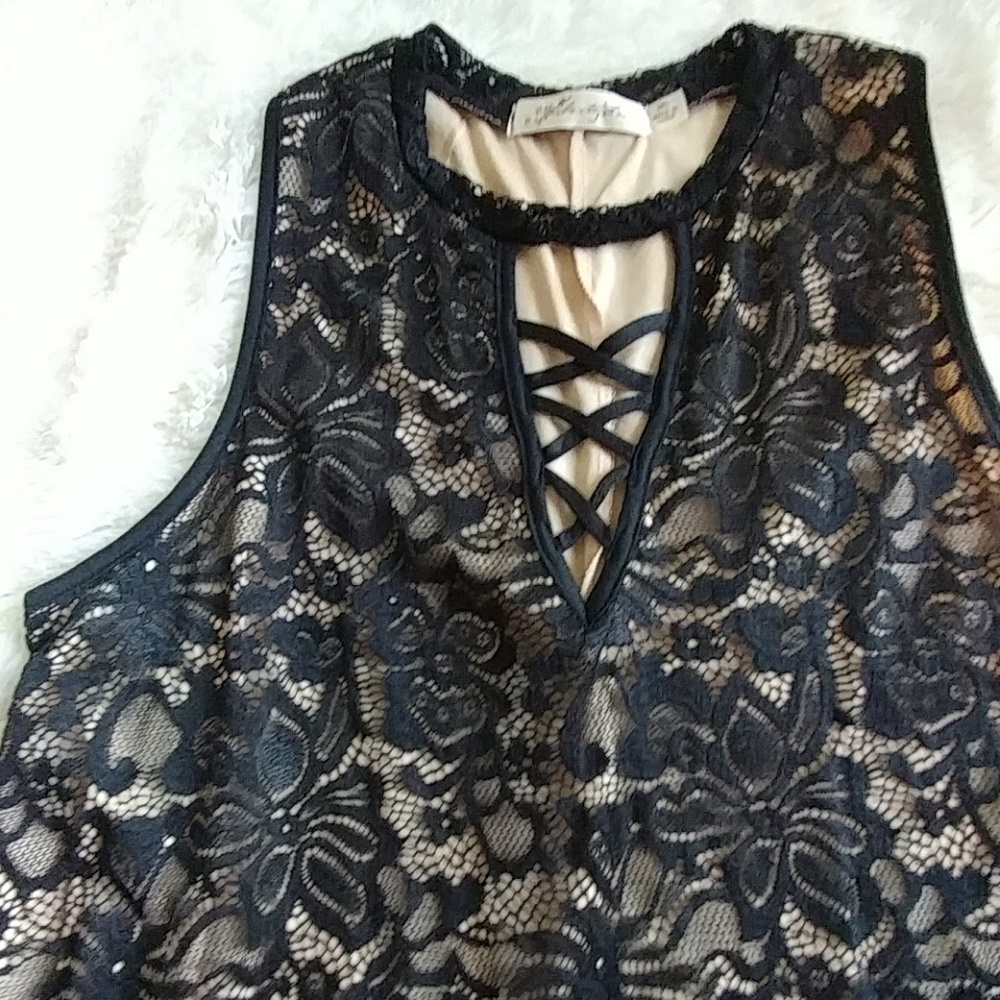 Lace Shift Dress - Picture 4 of 7